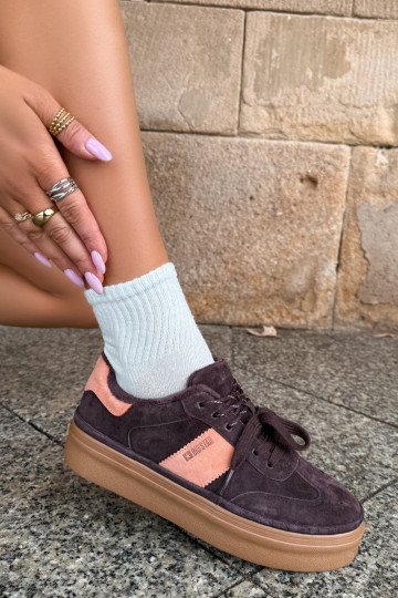 bottes de style sneakers en daim synthétique pour femmes isolées Big Star UU274770 couleur chocolat