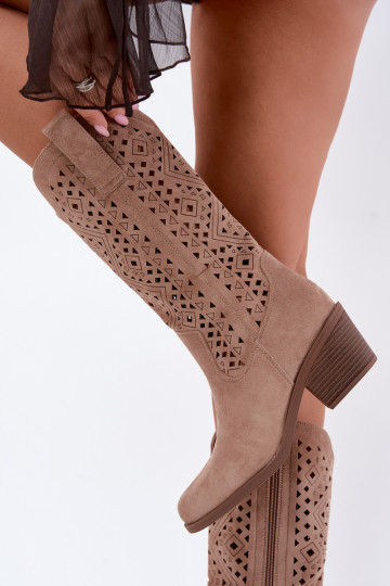 bottes hautes avec éléments découpés dans un style cowboy avec talons S.Barski HY62-8126 couleur sable 2