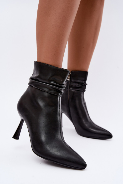 bottines à talons fins isolées avec volants D&A JC62-1070 en noir