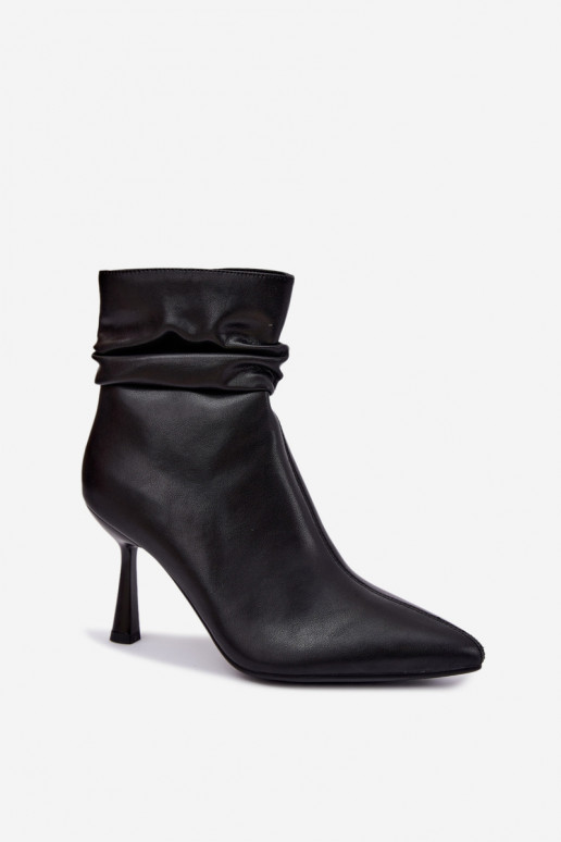 bottines à talons fins isolées avec volants D&A JC62-1070 en noir