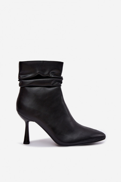bottines à talons fins isolées avec volants D&A JC62-1070 en noir