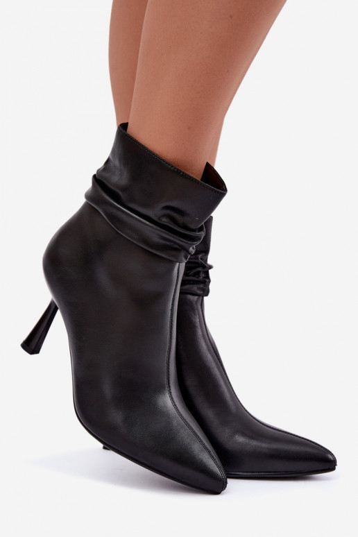 bottines à talons fins isolées avec volants D&A JC62-1070 en noir