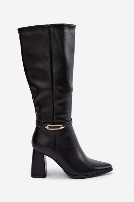Bottes chaudes jusqu'au genou avec des sangles décoratives et un talon bloc en noir Luvessa