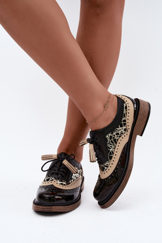 Chaussures en cuir pour femmes avec lacets et pampilles Tai turiciejka K7816-01 en noir