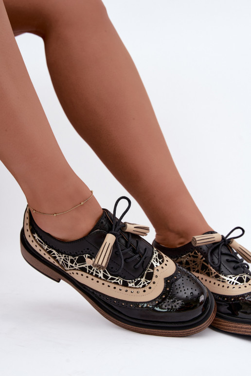 Chaussures en cuir pour femmes avec lacets et pampilles Tai turiciejka K7816-01 en noir