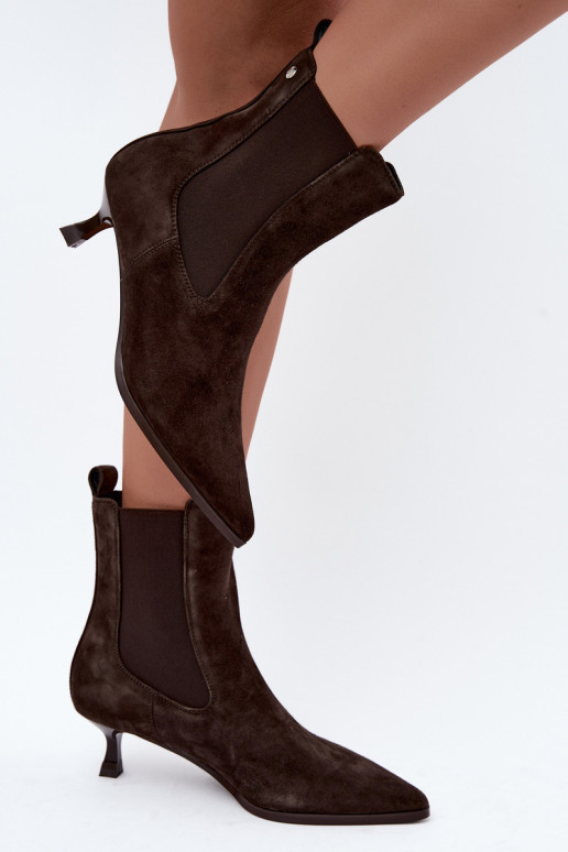 Bottes en daim isolées avec talons Tai turiciejka K7756-02 en chocolat