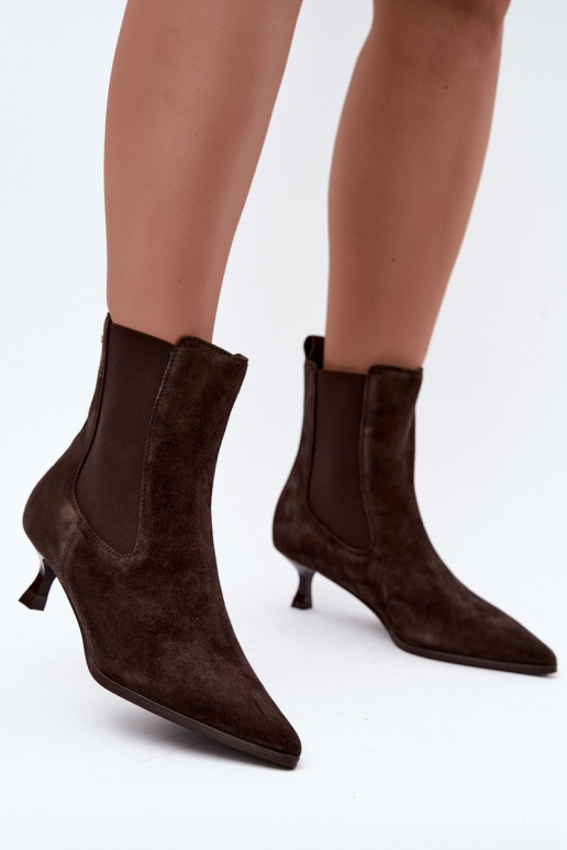 Bottes en daim isolées avec talons Tai turiciejka K7756-02 en chocolat