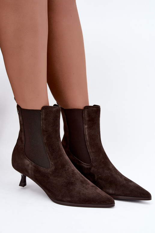 Bottes en daim isolées avec talons Tai turiciejka K7756-02 en chocolat
