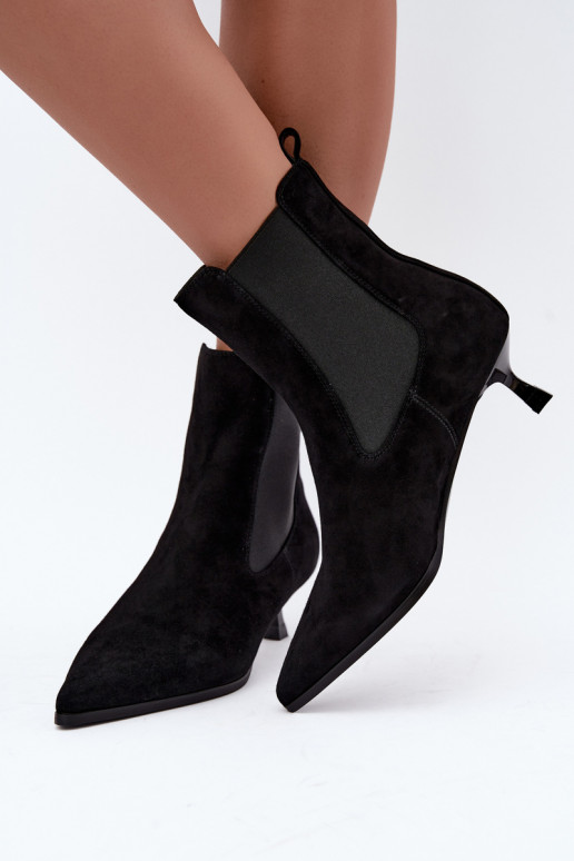 Bottes en daim isolées avec talons Tai turiciejka K7756-01 en noir