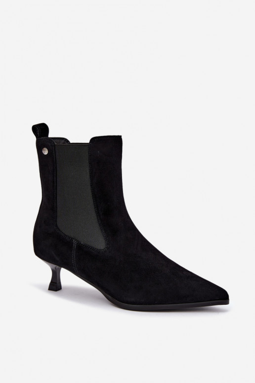 Bottes en daim isolées avec talons Tai turiciejka K7756-01 en noir