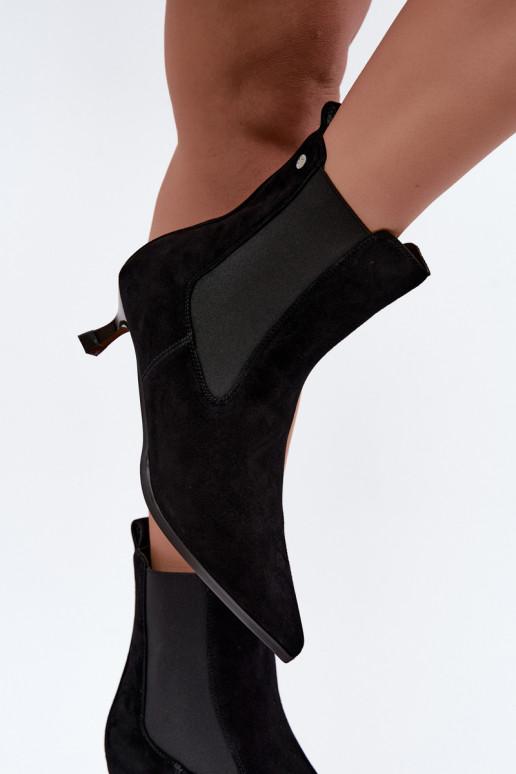 Bottes en daim isolées avec talons Tai turiciejka K7756-01 en noir