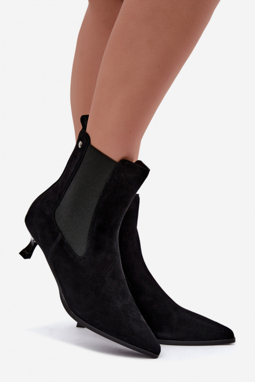 Bottes en daim isolées avec talons Tai turiciejka K7756-01 en noir