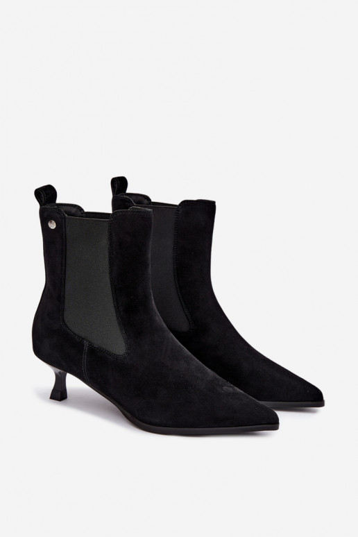 Bottes en daim isolées avec talons Tai turiciejka K7756-01 en noir