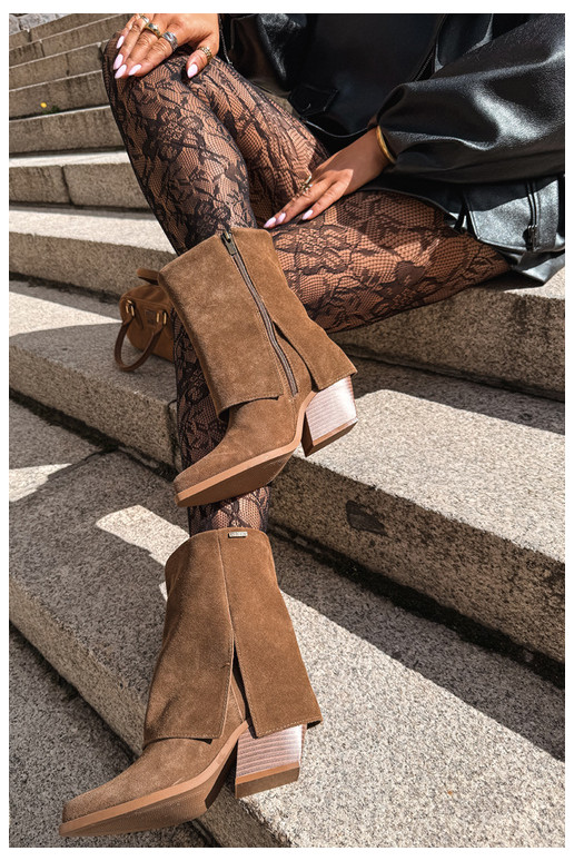 bottines style cowboy avec talons en daim naturel avec tige brodée Big Star UU274114 couleur brune
