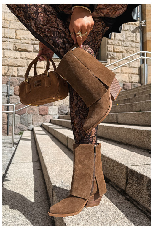 bottines style cowboy avec talons en daim naturel avec tige brodée Big Star UU274114 couleur brune