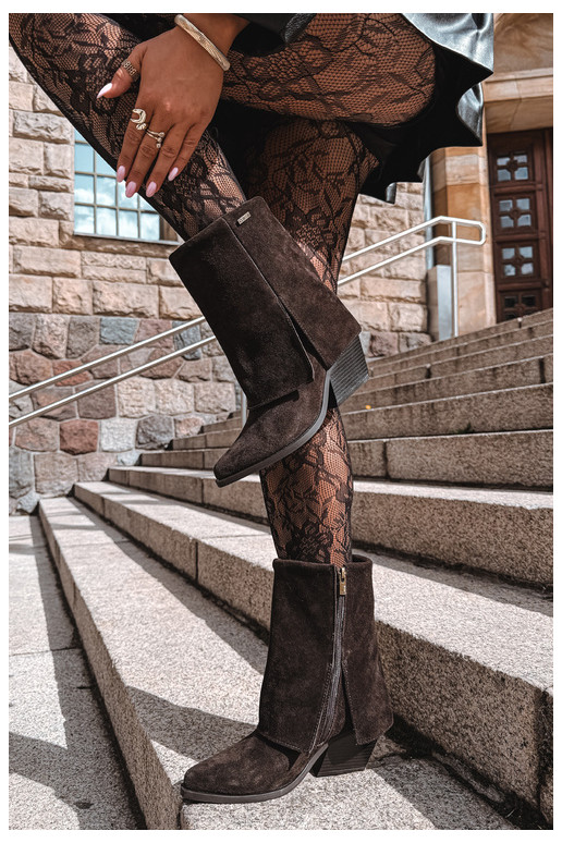 bottines style cowboy avec talons en daim naturel avec tige brodée Big Star UU274115 couleur chocolat