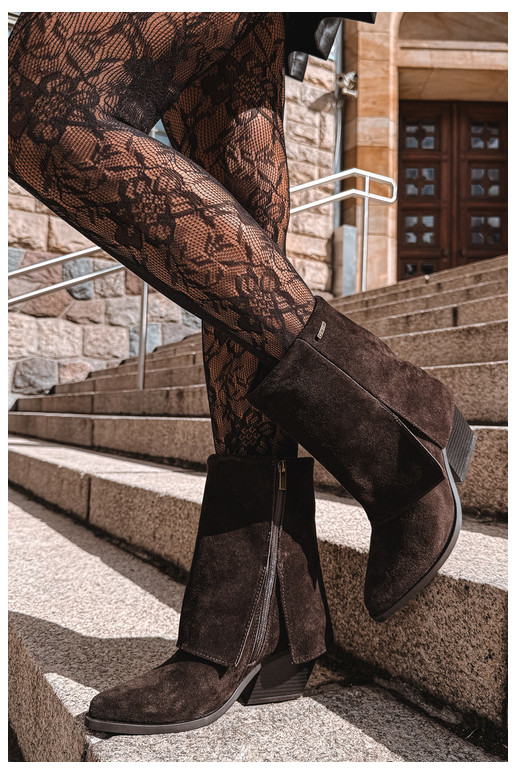 bottines style cowboy avec talons en daim naturel avec tige brodée Big Star UU274115 couleur chocolat