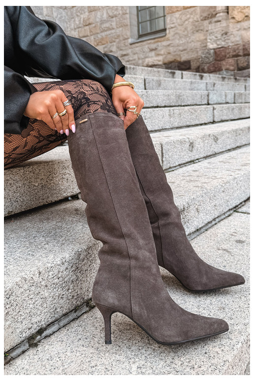 bottes hautes en daim synthétique avec talons fins isolées modèle à enfiler Big Star UU274495 couleur marron foncé