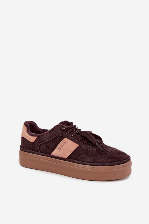 bottes de style sneakers en daim synthétique pour femmes isolées Big Star UU274770 couleur chocolat