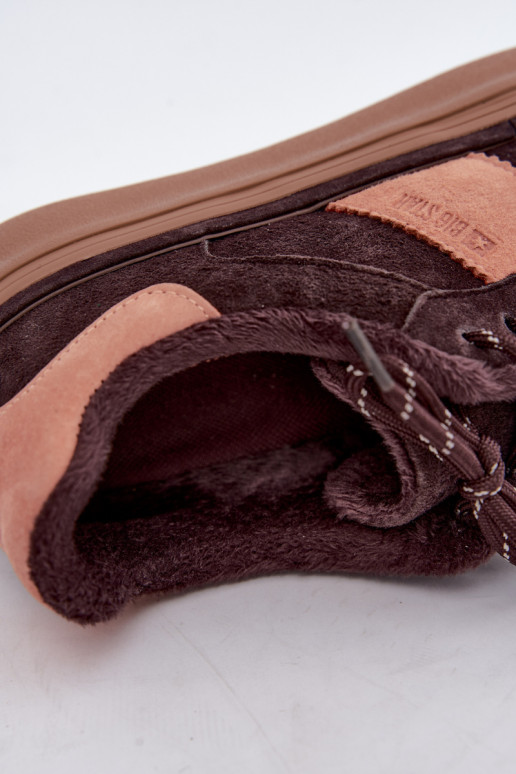 bottes de style sneakers en daim synthétique pour femmes isolées Big Star UU274770 couleur chocolat