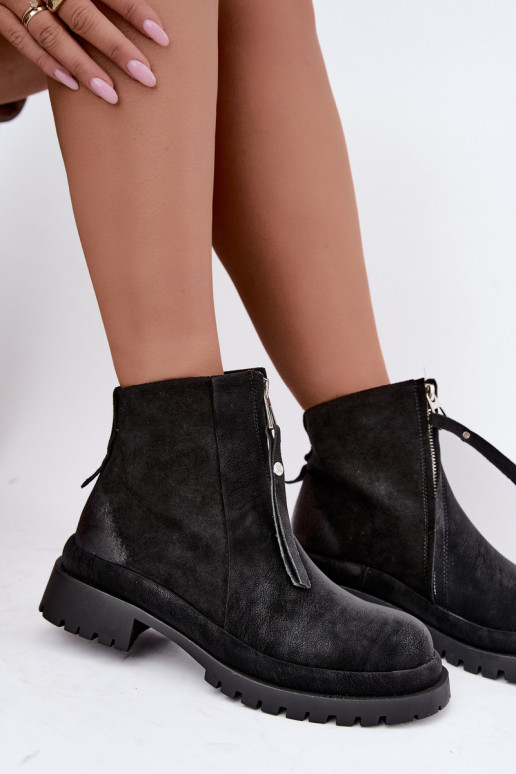 Chaussures en daim isolées pour femmes Tai turiciejka K7732-01 couleur noire