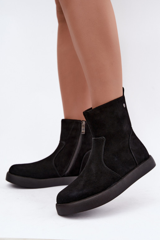Chaussures en daim isolées pour femmes Tai turiciejka K7800-01 couleur noire