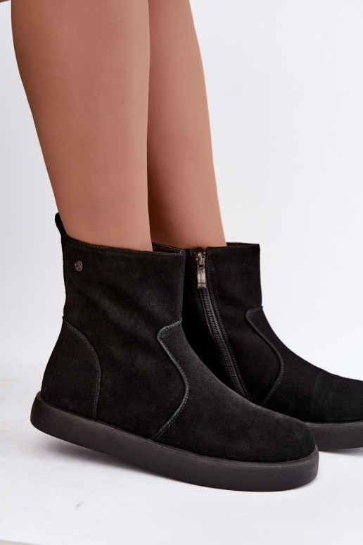 Chaussures en daim isolées pour femmes Tai turiciejka K7800-01 couleur noire