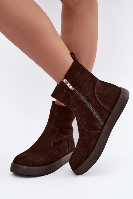 Chaussures en daim isolées pour femmes Tai turiciejka K7800-02 couleur chocolat