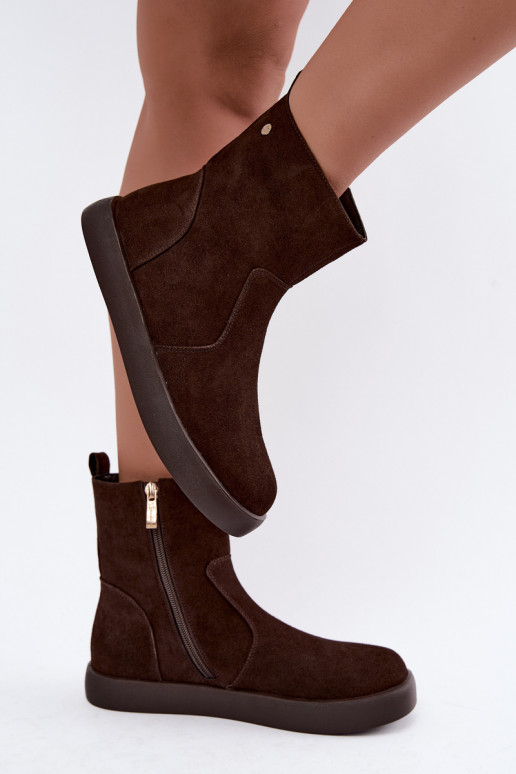 Chaussures en daim isolées pour femmes Tai turiciejka K7800-02 couleur chocolat