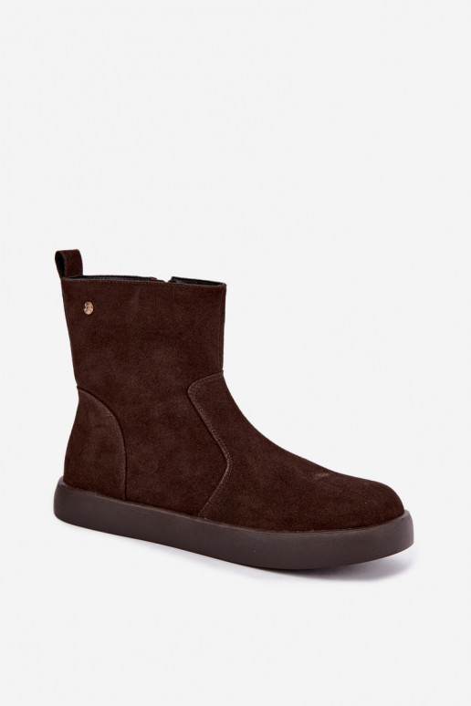 Chaussures en daim isolées pour femmes Tai turiciejka K7800-02 couleur chocolat