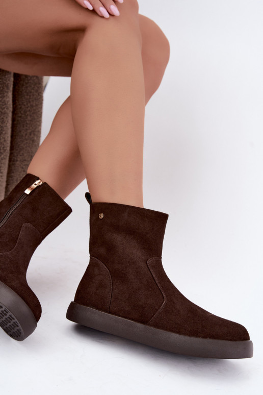 Chaussures en daim isolées pour femmes Tai turiciejka K7800-02 couleur chocolat