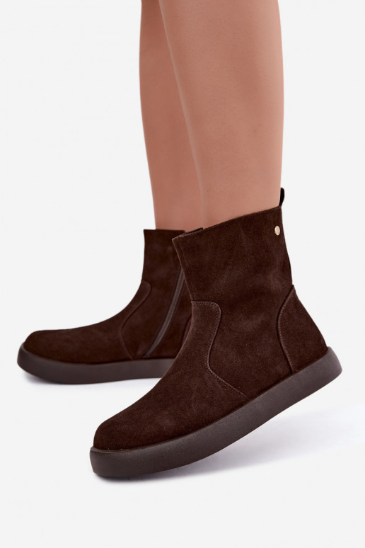 Chaussures en daim isolées pour femmes Tai turiciejka K7800-02 couleur chocolat