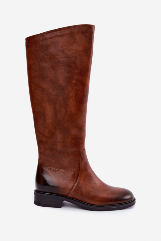 Bottes en cuir pour femmes jusqu'au genou avec talons larges isolées Zazoo 70163 marron