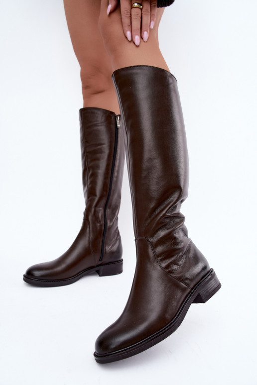 Bottes en cuir pour femmes jusqu'au genou avec talons larges isolées Zazoo 70163 chocolat