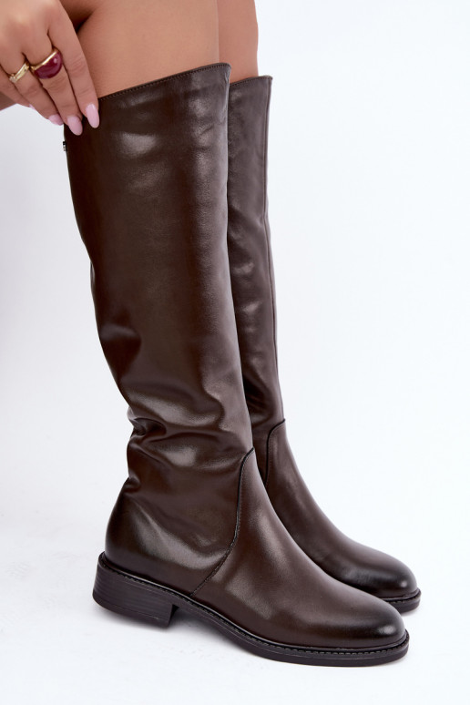 Bottes en cuir pour femmes jusqu'au genou avec talons larges isolées Zazoo 70163 chocolat