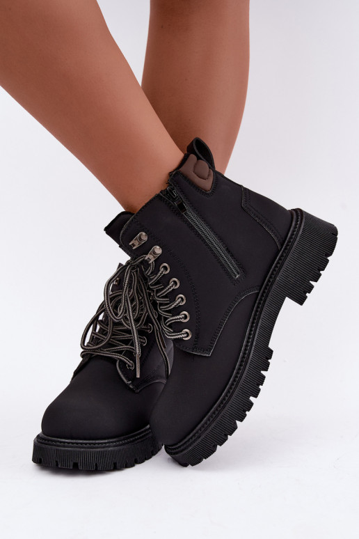 Chaussures pour femmes isolées, noires Sarvella