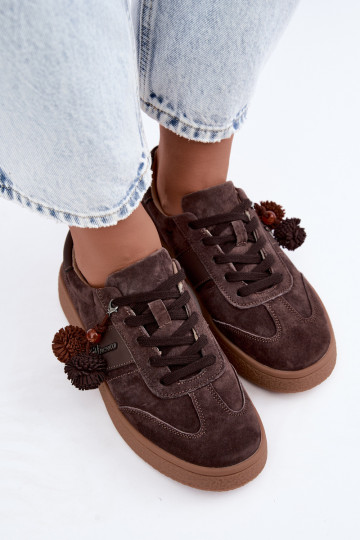 Baskets en daim synthétique avec pompons Vinceza 79682 couleur chocolat