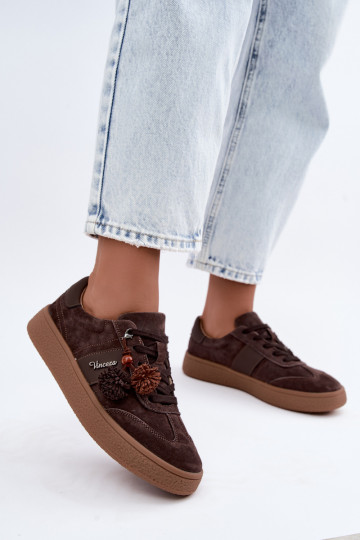 Baskets en daim synthétique avec pompons Vinceza 79682 couleur chocolat 2