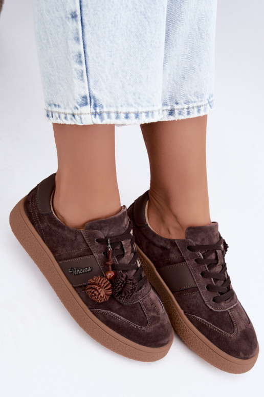 Baskets en daim synthétique avec pompons Vinceza 79682 couleur chocolat