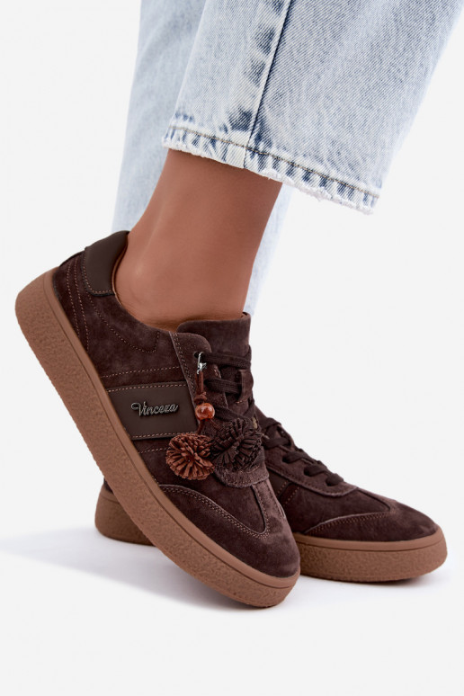 Baskets en daim synthétique avec pompons Vinceza 79682 couleur chocolat