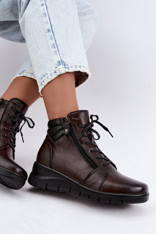 Bottines en cuir pour femmes avec plateforme, isolées Vinceza 39963 en couleur chocolat