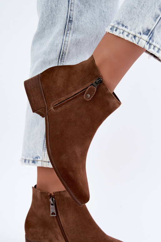 Chaussures en cuir suédé à petit talon Vinceza 133136 en couleur marron