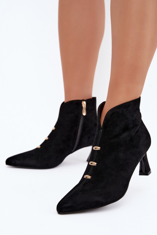 Chaussures en cuir suédé pour femmes isolées avec talons D&A CR62-3496 en couleur noire