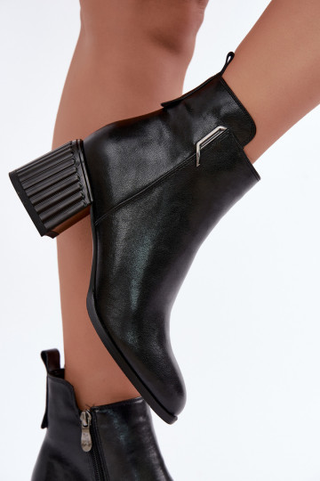 Bottines en cuir à talons isolées D&A CR62-3442 en couleur noire 2