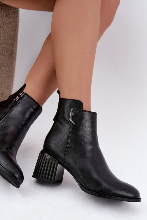 Bottines en cuir à talons isolées D&A CR62-3442 en couleur noire
