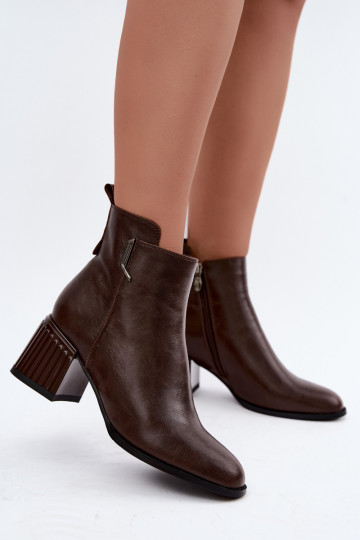 Bottines en cuir à talons isolées D&A CR62-3442 en couleur chocolat 2