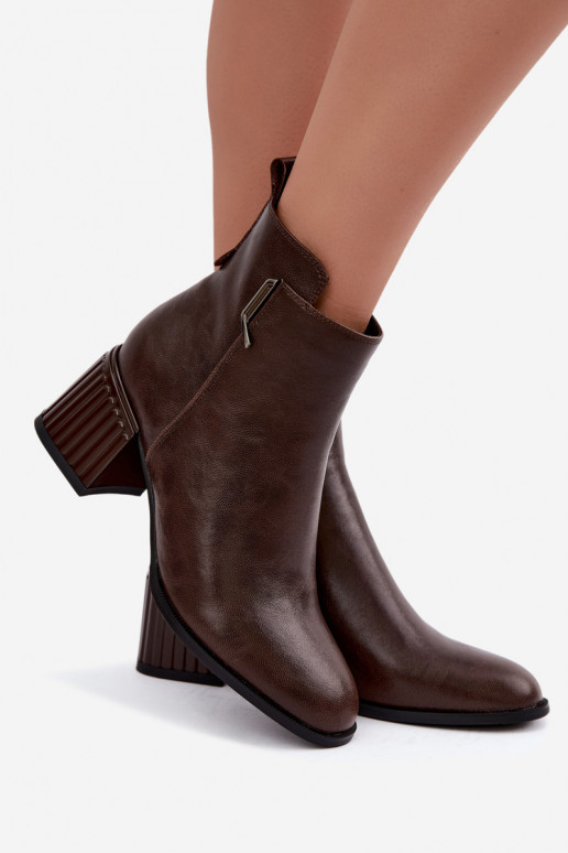 Bottines en cuir à talons isolées D&A CR62-3442 en couleur chocolat