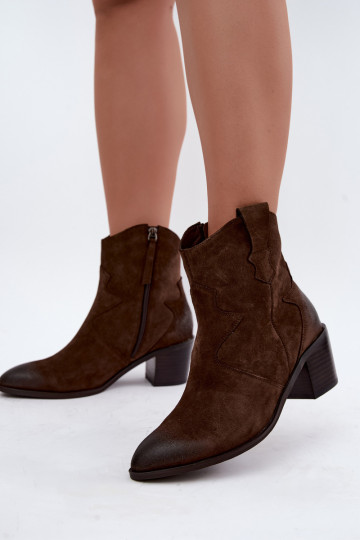 Bottes en cuir suédé isolées de style cowboy D&A CR62-3395 en couleur chocolat 2