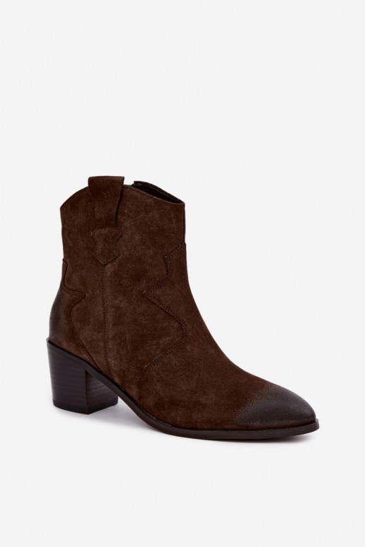 Bottes en cuir suédé isolées de style cowboy D&A CR62-3395 en couleur chocolat