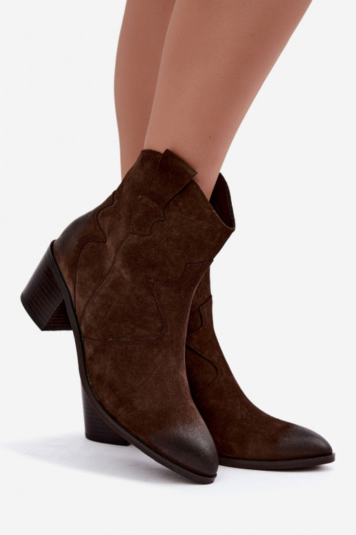 Bottes en cuir suédé isolées de style cowboy D&A CR62-3395 en couleur chocolat